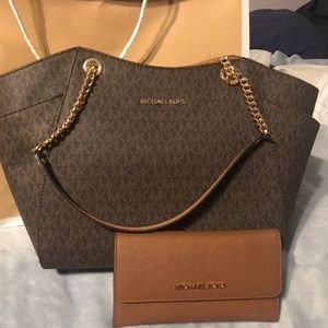 Michael Kors purse and wallet to go with it